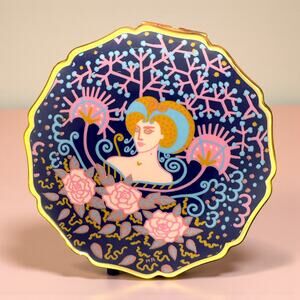 Stratton England Art Deco Nouveau Lady Compact Mirror